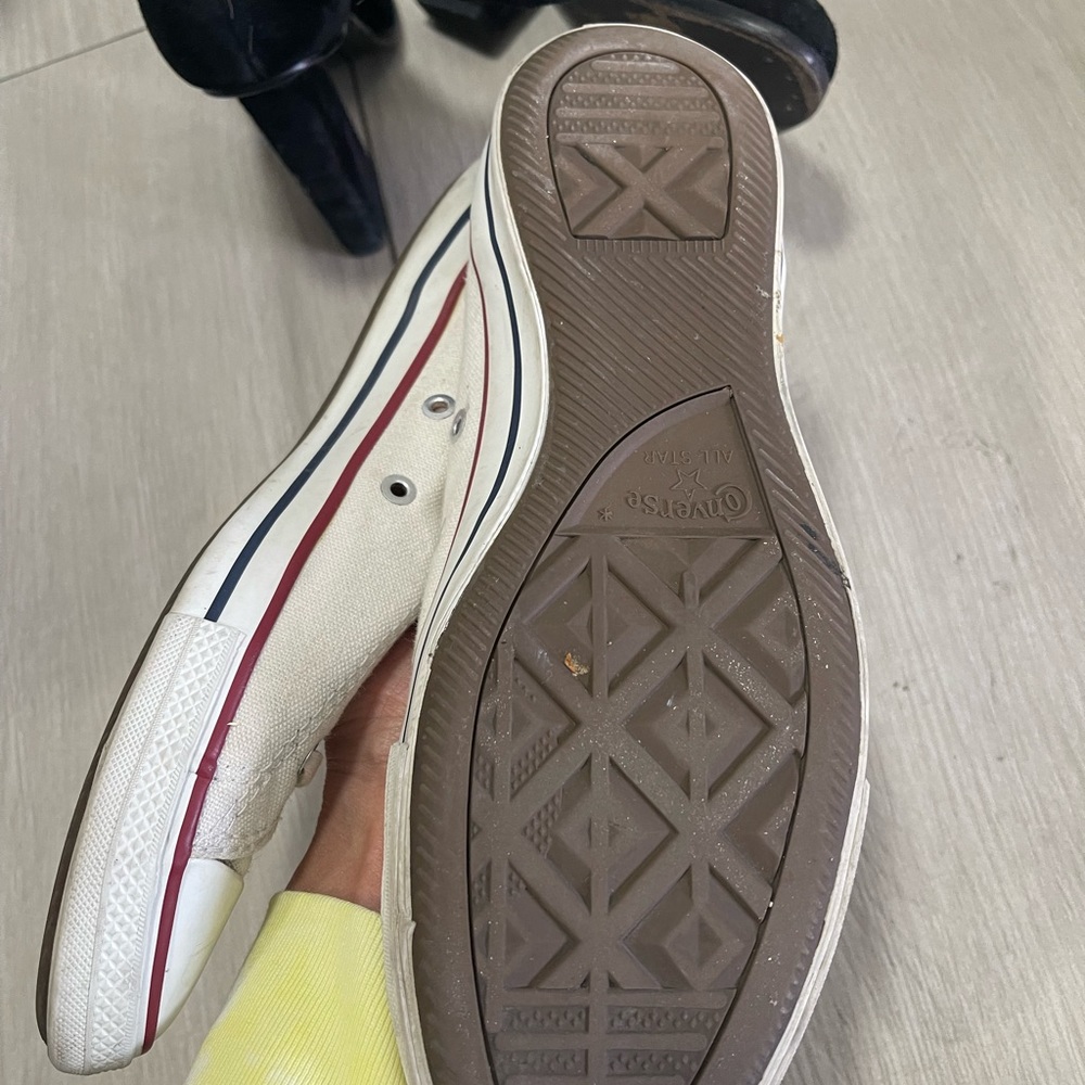 Converse - Picture 2 of 2